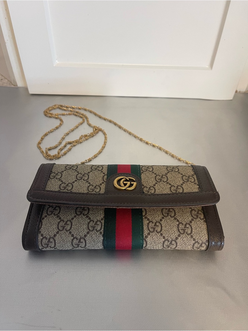Gucci GG Supreme Chain Wallet in Beige with Red & Green Stripe
